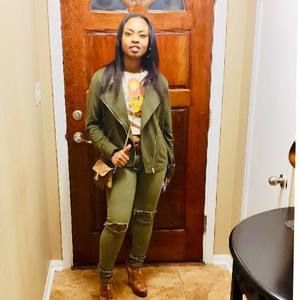 Meet your Posher, Alicia